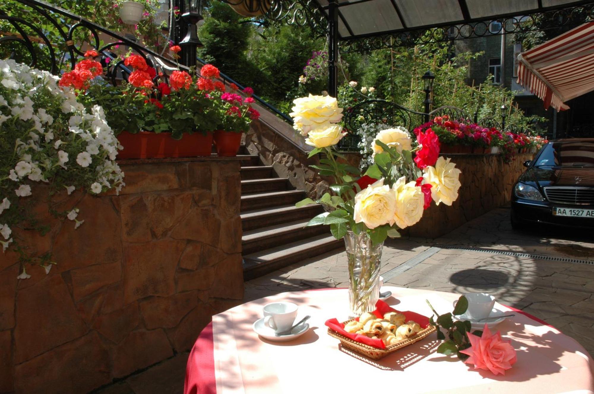 Gallery Hotel Gintama Apgrade เคียฟ ภายนอก รูปภาพ